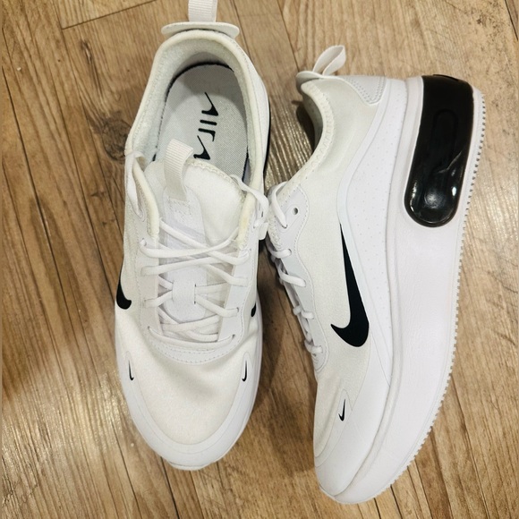 Nike Max: Women’s Size 7.5 Black and White - Picture 2 of 4